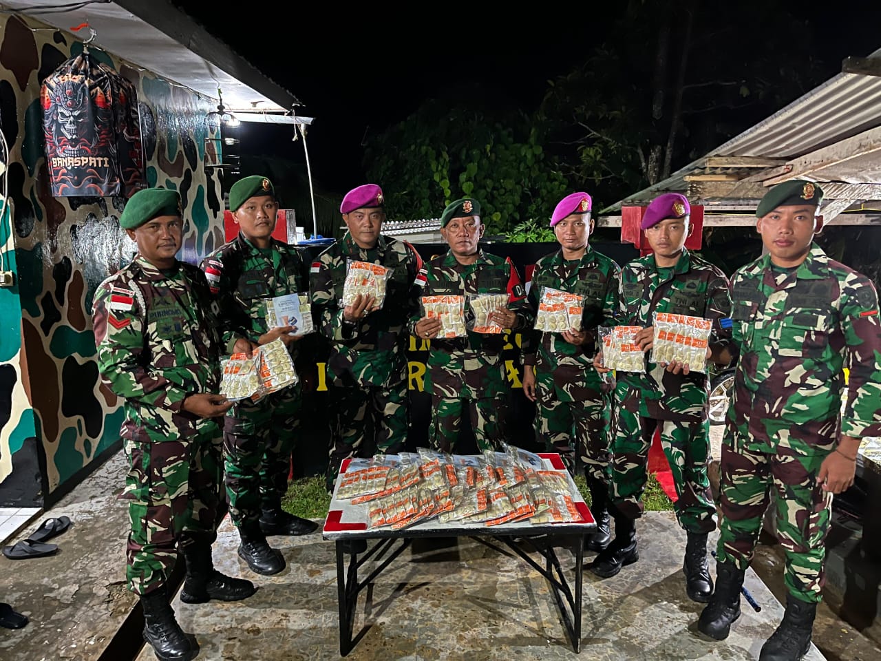 Satgas Pamtas Yonarmed 11 Kostrad Gagalkan Penyelundupan 960 Kosmetik Ilegal di Dermaga Bambangan