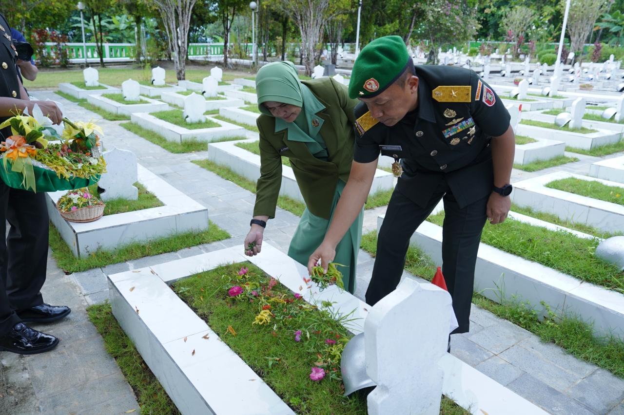 Kodam VI/Mulawarman Gelar Ziarah Rombongan Peringatan Hari Juang TNI AD dan HUT ke-63 Kowad Tahun 2024
