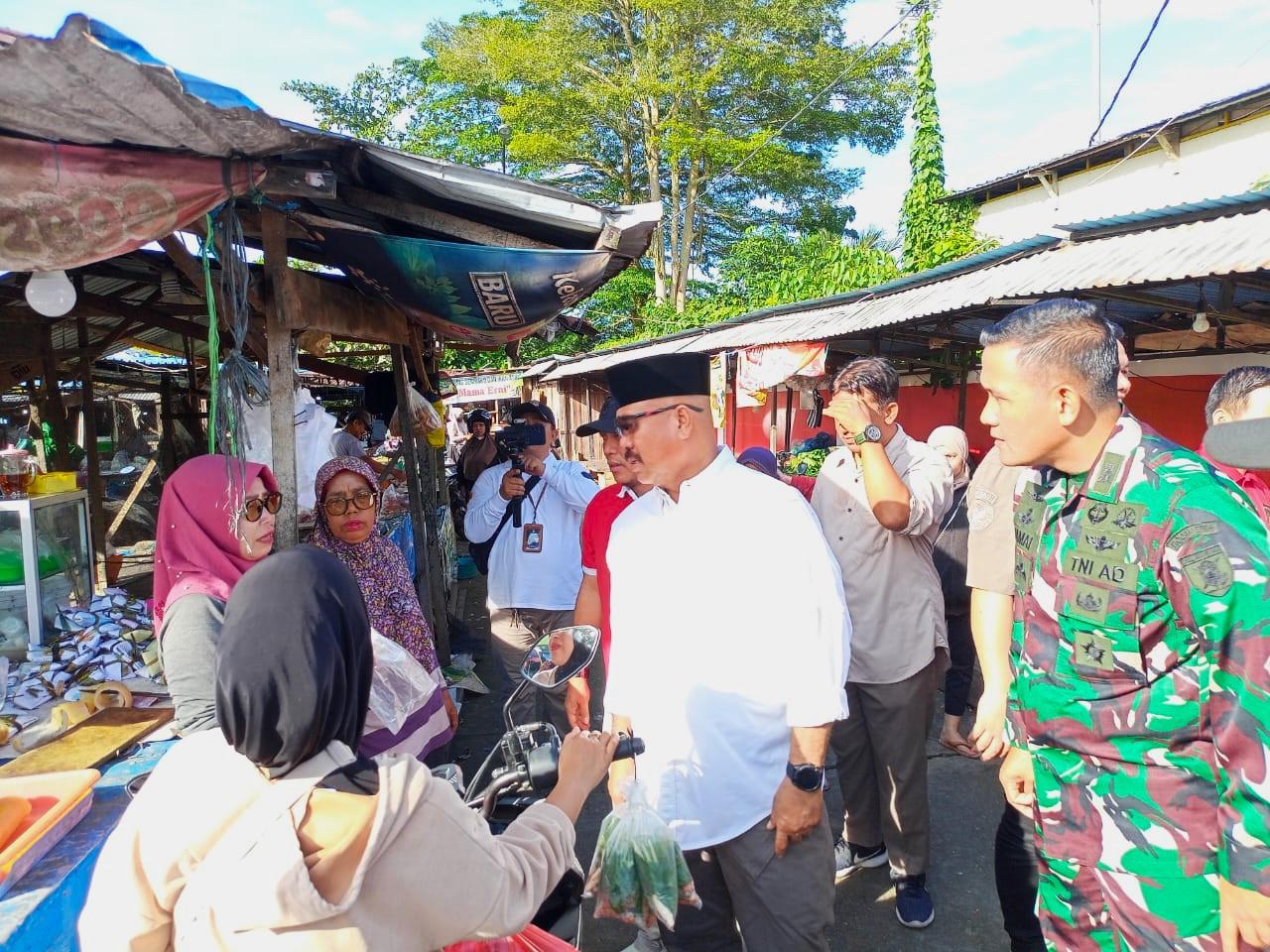 Dandim Bersama Bupati Dan Forkopimda Lakukan Pemantauan Harga Barang Menjelang Nataru