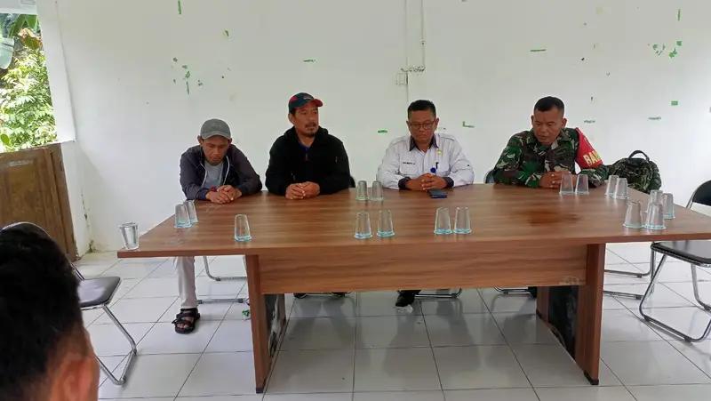 Tingkatkan Sinergitas, Babinsa Tanjung Tengah Komsos Bahas Turnamen Bere-Bere Cup