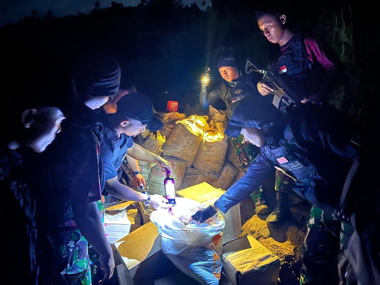 Lagi-lagi, Satgas Pamtas RI-Malaysia Berhasil Gagalkan Penyelundupan Minuman Keras Ilegal di Perbatasan