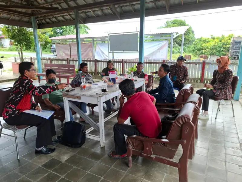 Pererat Tali Silaturahmi, Babinsa Lawe-Lawe Laksanakn Komsos Bersama Perangkat Kelurahan