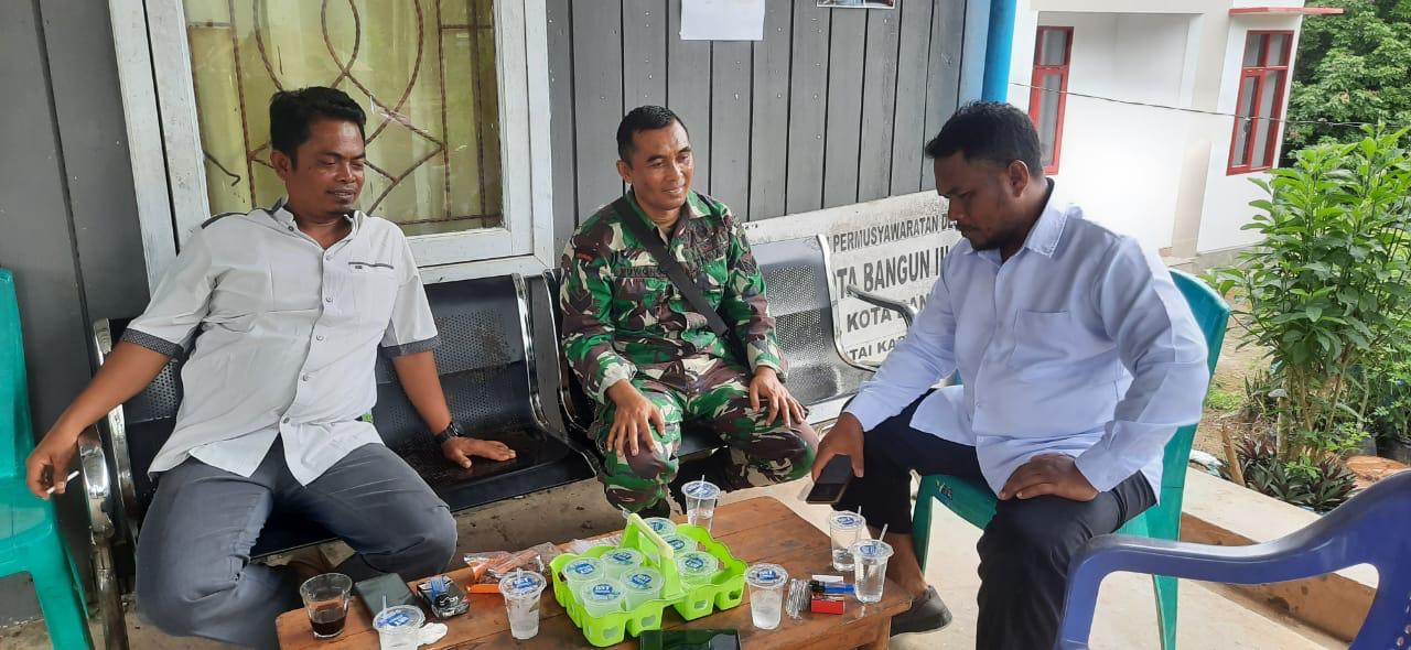 Babinsa lakukan komsos bersama kepala dusun untuk meningkatkan keamanan desa