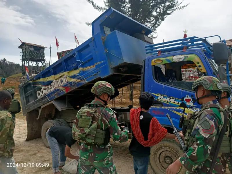 Pos Popome Satgas Yonif 614/Raja Pandhita Lakukan Sweeping Kendaraan di Distrik Mokoni