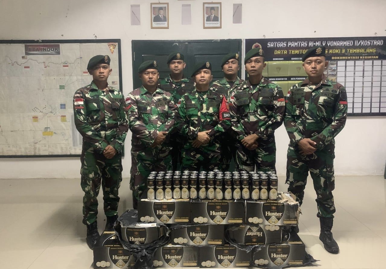 Satgas Pamtas Yonarmed 11 Kostrad Gagalkan Penyelundupan 240 Kaleng Miras di Perbatasan Nunukan
