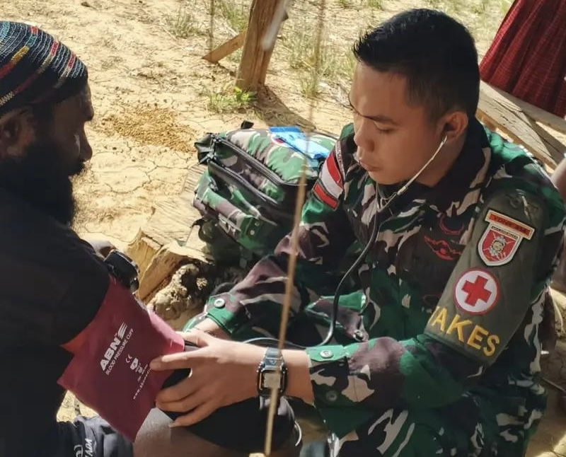 Satgas Yonif 614/Raja Pandhita Berikan Pelayanan Kesehatan Gratis di Papua