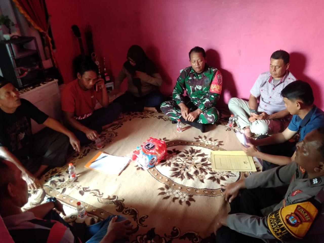 Hadiri Pertemuan RT,Babinsa Koramil 0907/04 Tarut Ingatkan Warga Jaga Kamtibmas