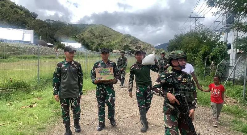 Peduli Sesama, Pos Kanggime Satgas Yonif 614/Rjp Melayat dan Beri Bantuan ke Rumah Duka