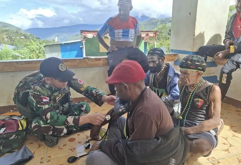 Pos Karubaga Satgas Yonif 614/RJP Gelar Pengobatan Gratis di Elsaday