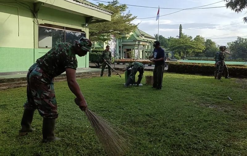 Kodim 1010/Tapin Lakukan Kerja Bakti untuk Lingkungan Bersih dan Sehat