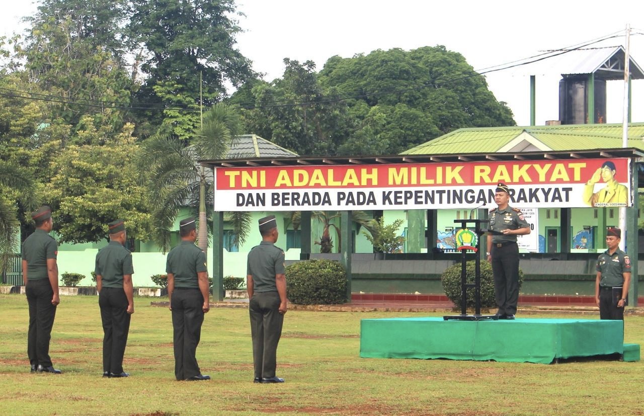 Kodim 1009/Tanah Laut Gelar Upacara Bendera dan Korps Raport Personel Baru