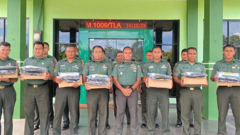 Personel Kodim 1009/Tanah Laut Terima Paket Kaporlap Baru Dari Kepala Staf Angkatan Darat