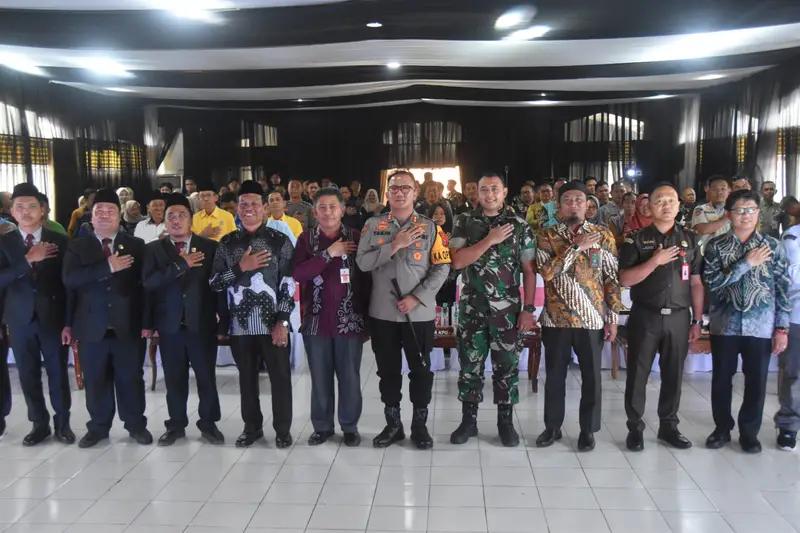 Dandim HSS Turut Hadir Rapat Penetapan Pasangan Calon Terpilih Pilkada Kabupaten HSS