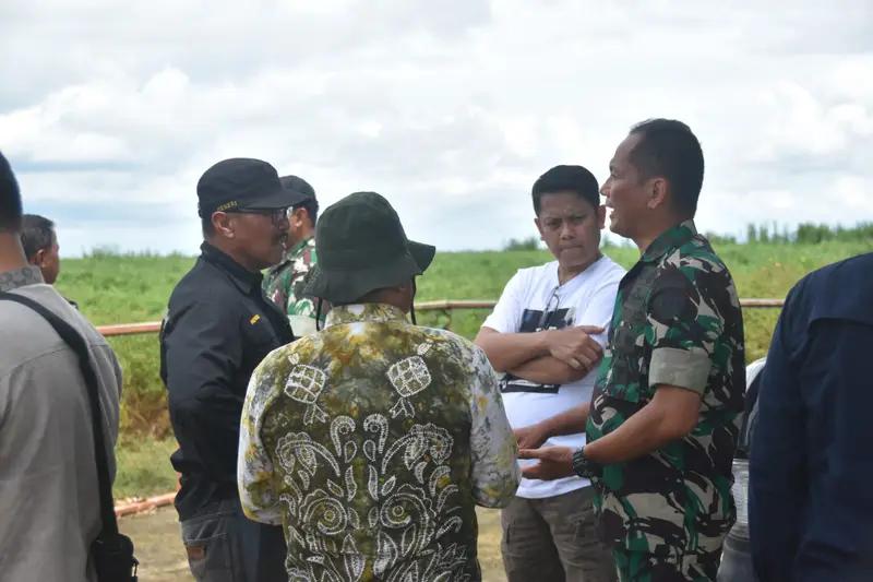 Dukung Swasembada Pangan, Babinsa Koramil 01/Penajam Hadiri Ground Checking Survei Identifikasi Desain (SID) Optimasi Lahan Rawa