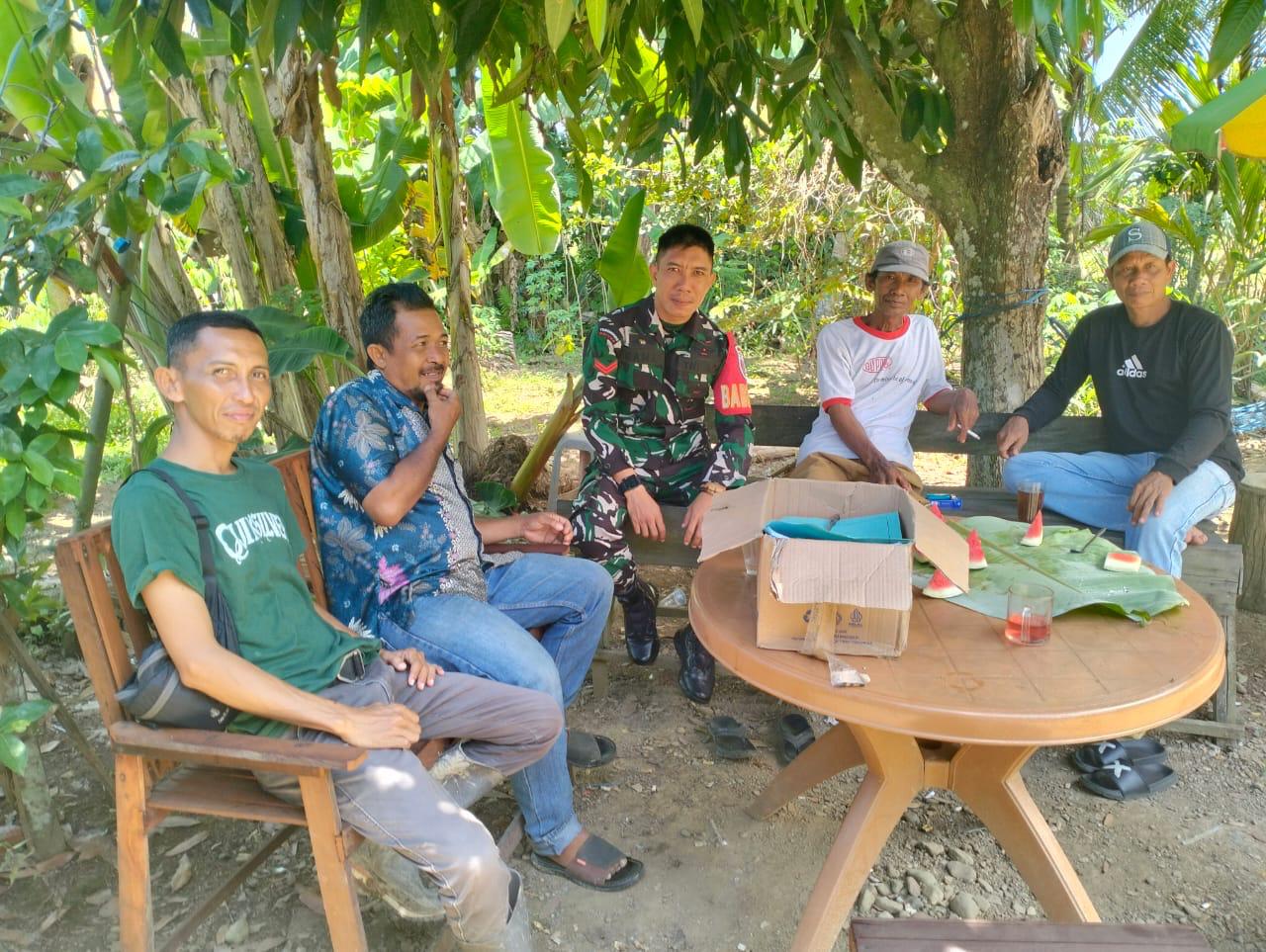 TNI Jalin Silaturahmi dengan Warga Batang Alai Selatan, Wujudkan Kemanunggalan TNI-Rakyat