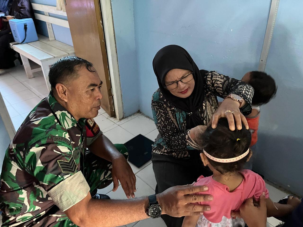 Wujud Peran Aktif Diwilayah,Babinsa Koramil 0907/01 Tartim Pantau Kesehatan Anak