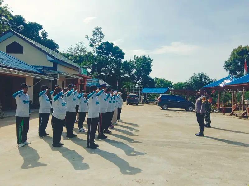 Tingkatkan Kapasitas Aparatur Desa, Babinsa Koramil 04/Sepaku Dengan Melatih PBB