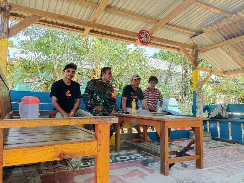 Babinsa Koramil 06/Kelay, Himbau Warga Untuk Waspada Bencana Alam di Musim Hujan.