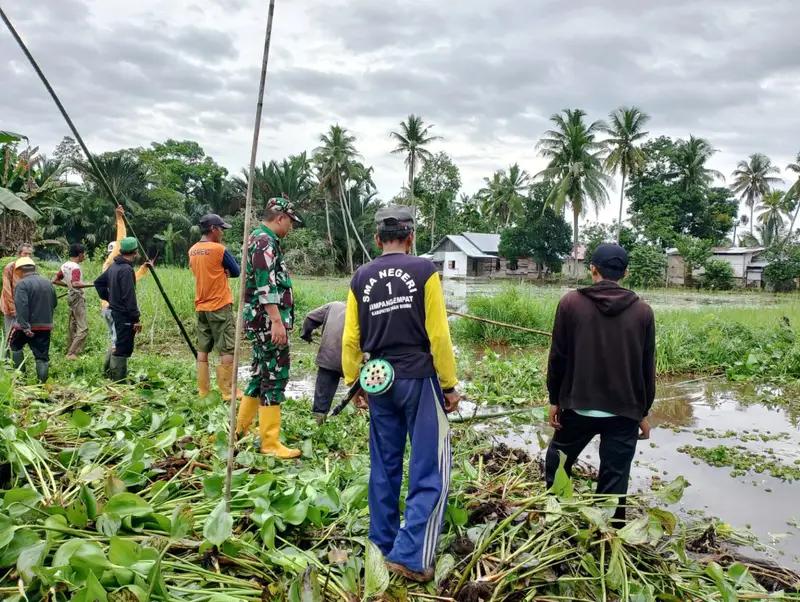 Bersinergi Dengan Relawan dan BPBD, Babinsa Amparaya Lakukan Upaya Pencarian Warga Hilang