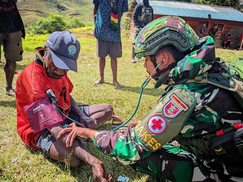 Pos Malagayneri Satgas Yonif 614/RJP Lakukan Pengobatan Gratis