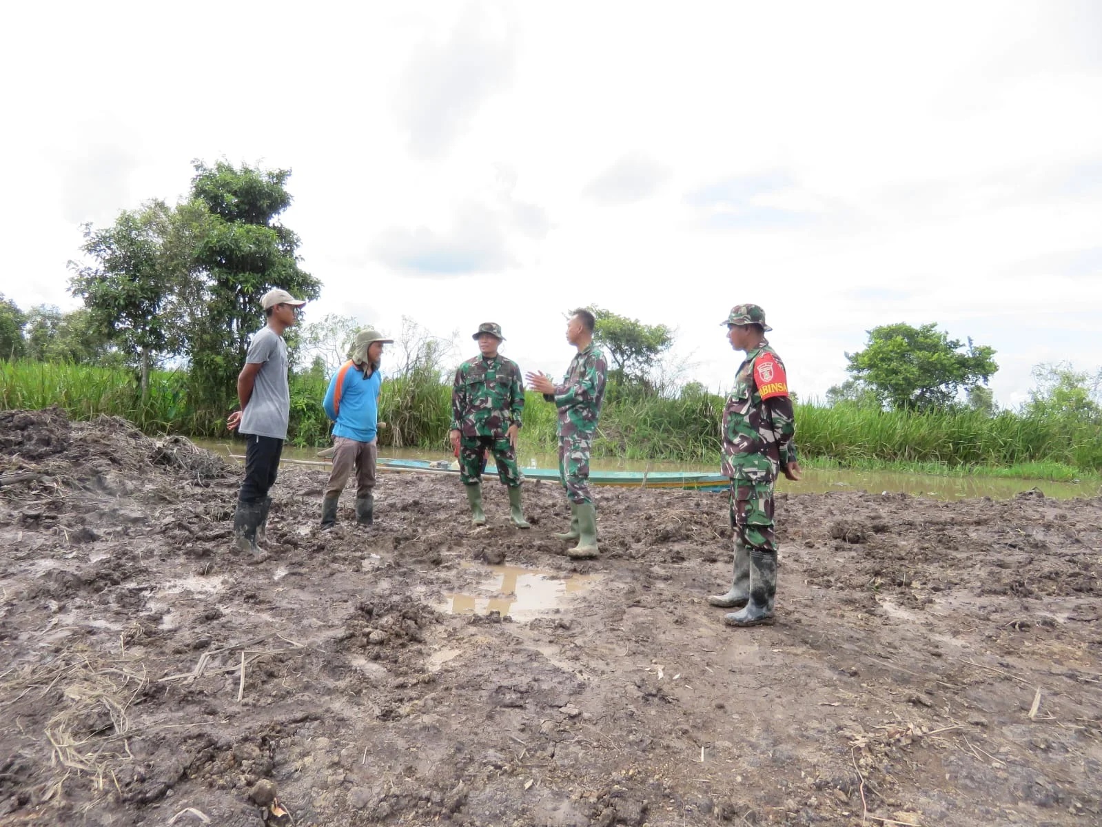 Dandim 1010/Tapin Tinjau Perluasan Areal Cetak Sawah di Desa Binderang
