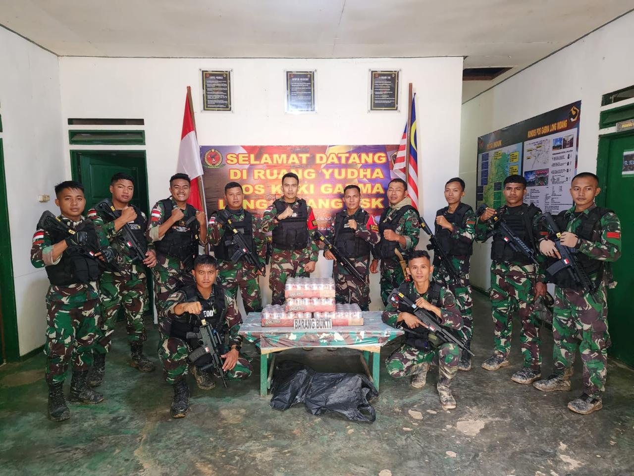 Satgas Pamtas RI-Malaysia Yonzipur 8/SMG Gagalkan Penyelundupan 96 Kaleng Miras Ilegal di Perbatasan Nunukan