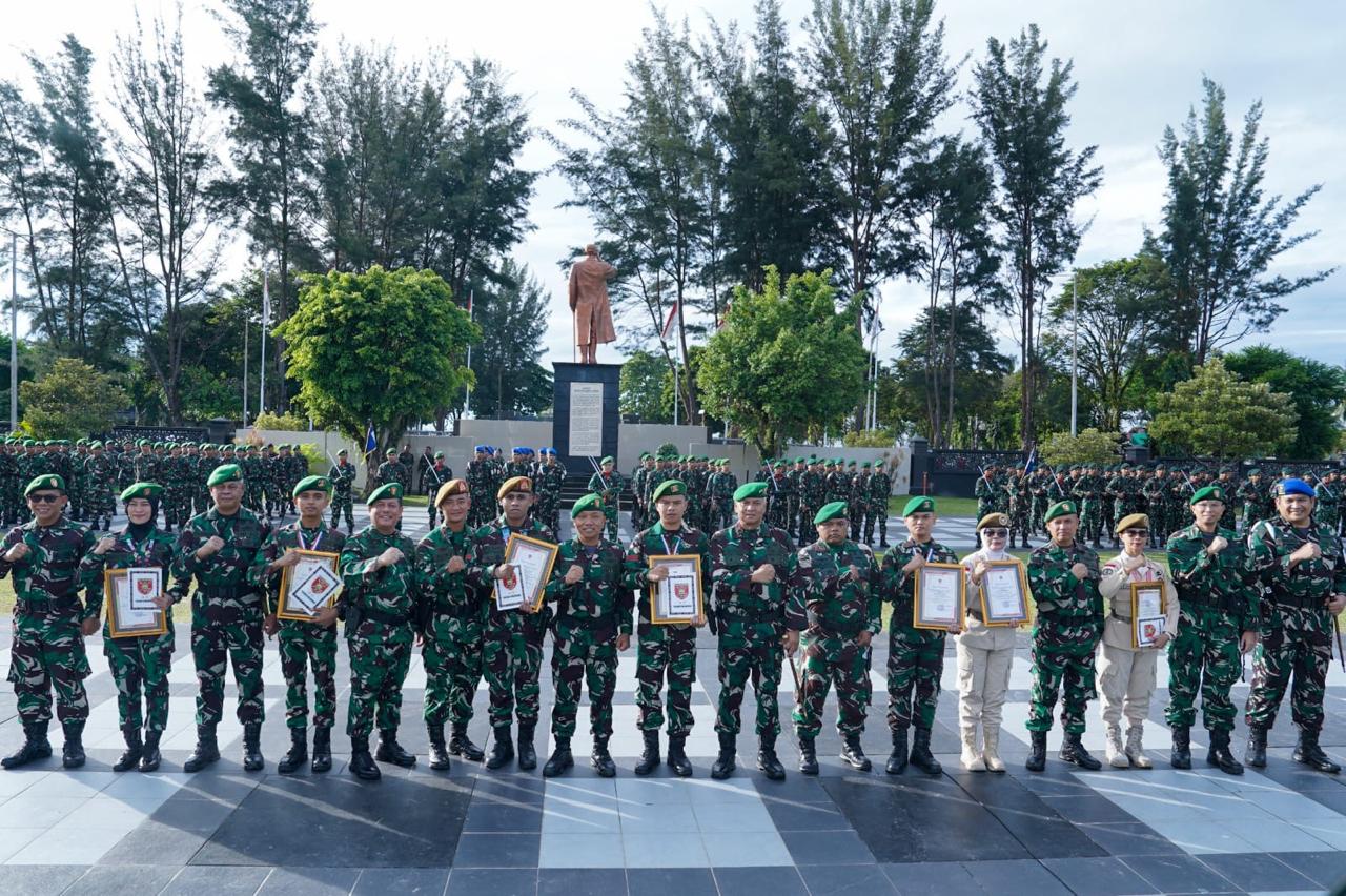 Upacara Bendera 17 Januari 2025, Pangdam VI/Mlw Tekankan Profesionalisme dan Sinergi TNI