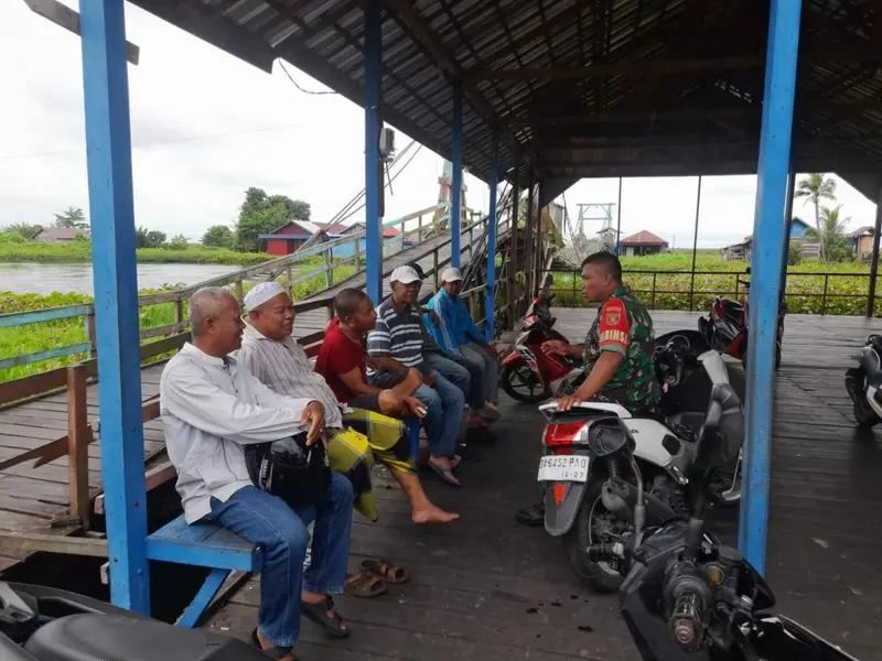 Babinsa Babirik Dorong Masyarakat Jaga Kebersihan Musim Penghujan
