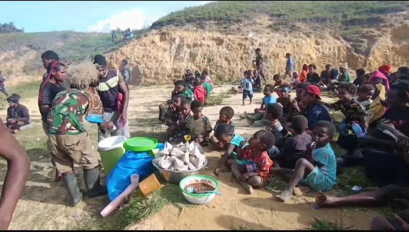 Satgas Yonif 614/RJP Gelar Makan Bersama dan Pengobatan Gratis di Popome