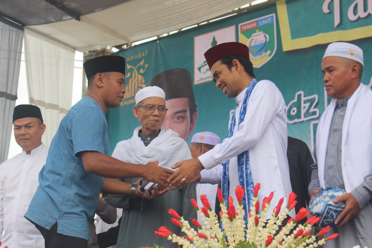 Personel Kodim 1009/Tanah Laut Hadiri Tabligh Akbar Bersama Ustadz Prof. H. Abdul Somad, Lc., D.E.S.A., Ph.D.,