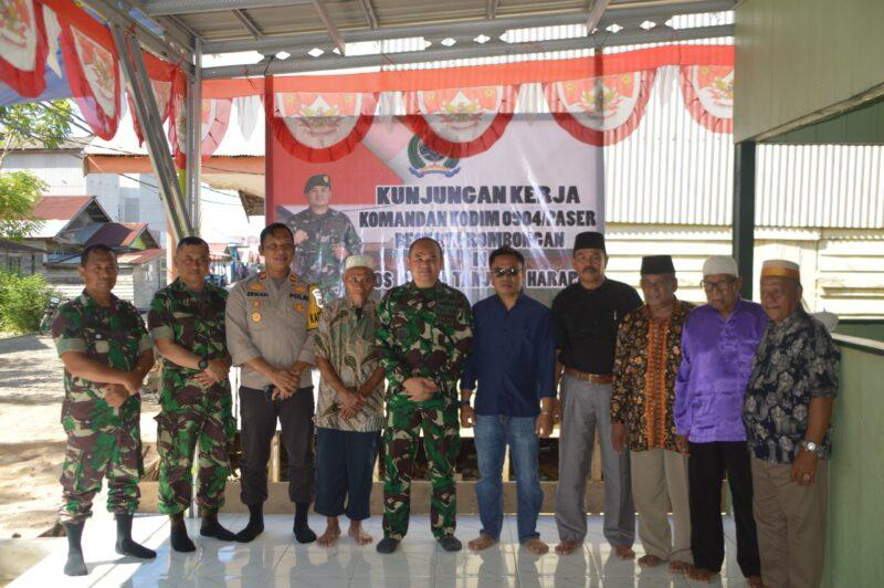 Dandim 0904/Paser Beserta Perwira Staf Sapa Warga Tanjung Harapan