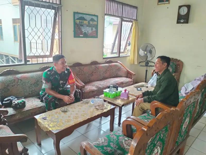 TNI Peduli: Babinsa Lakukan Komsos di Desa Sungai Mandala