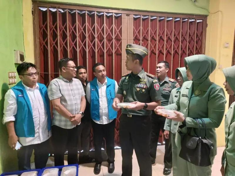 Pastikan Tepat Sasaran,Babinsa Koramil 0907/02 Tarteng Bantu Penyaluran Bansos Kepada Warga Kurang Mampu