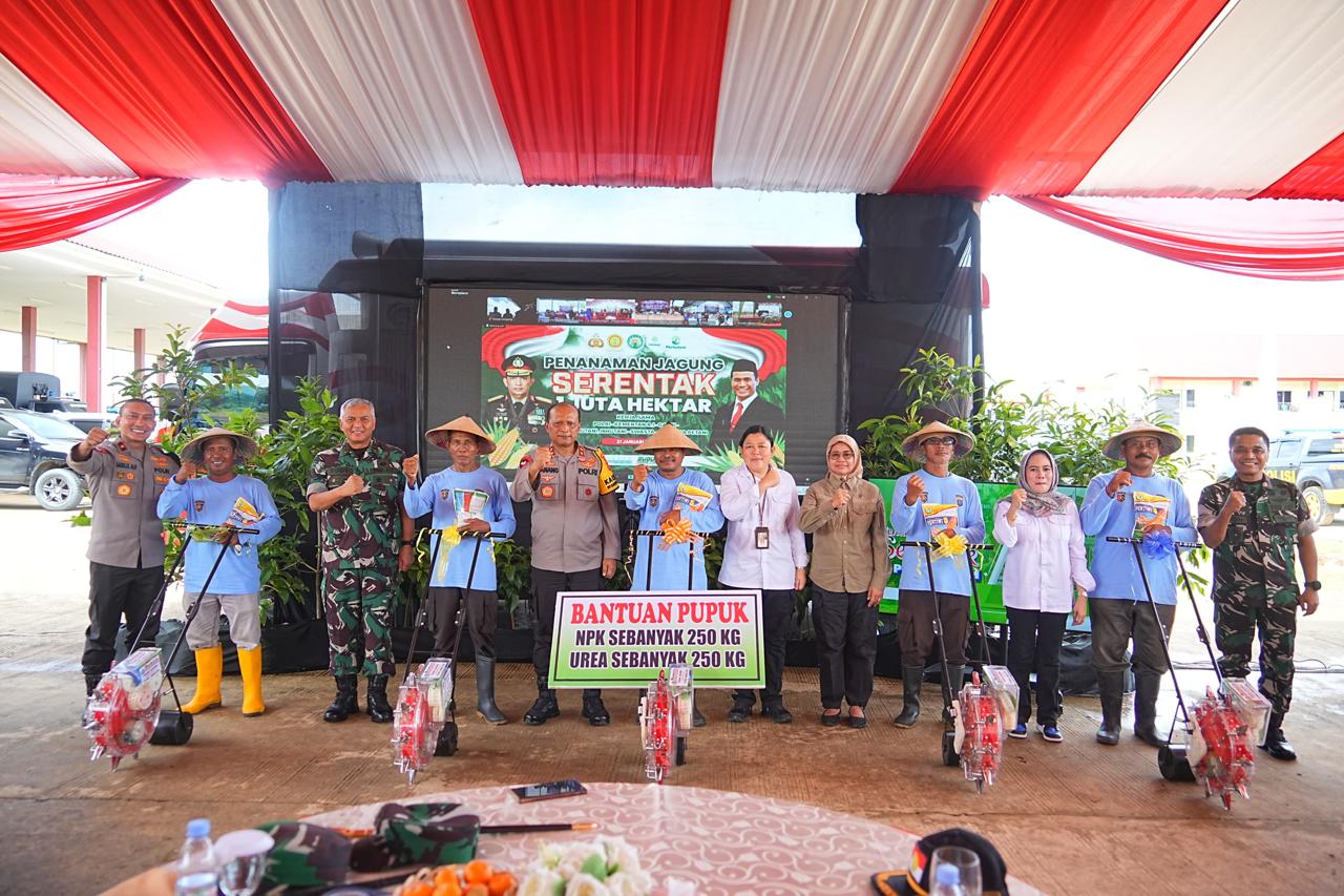 Pangdam VI/Mulawarman Hadiri Penanaman Jagung Serentak 1 Juta Hektar di Kalimantan Timur