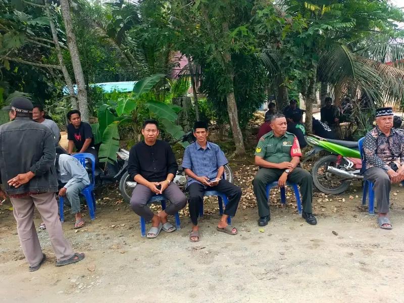 Babinsa Koramil 0908-02/Muara Badak Laksanakan Takziah Di Rumah Warga Binaan yang Meninggal Dunia