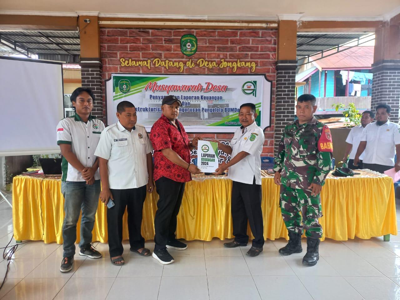 Musyawarah Desa, Babinsa Jongkang Harap BUMdes Dapat Meningkatkan Kemajuan Desa