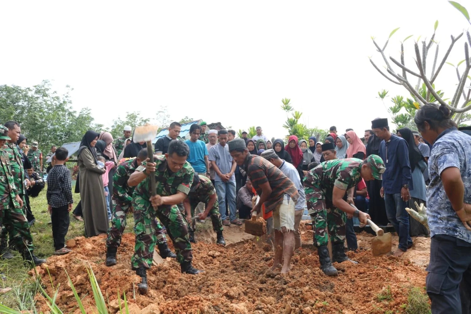 Bentuk Belasungkawa, Dandim 0913/PPU Takziah Beserta Anggota Atas Meninggalnya Ortu Dari Pasi Pers