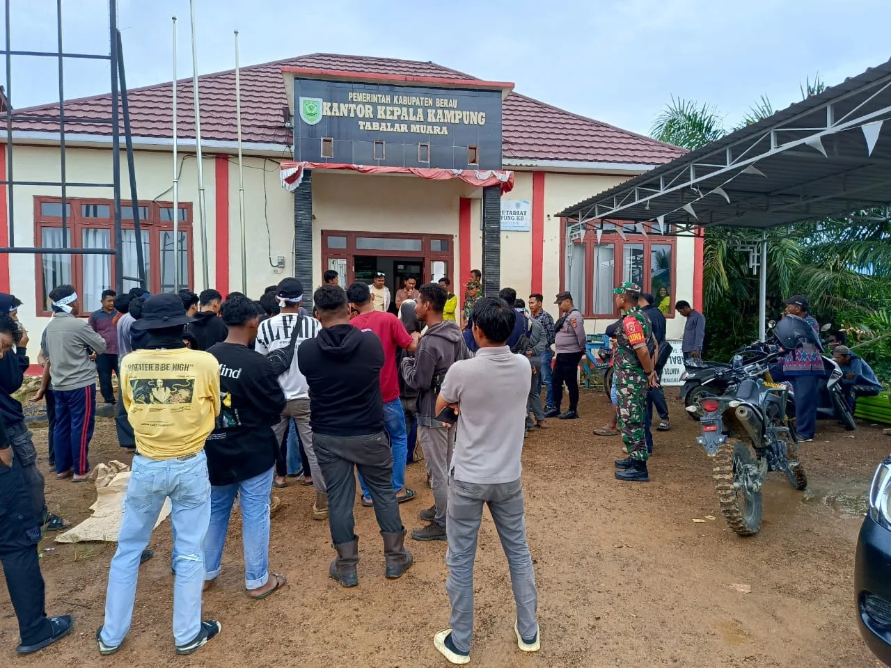 Babinsa Koramil 09/Biatan Awasi Aksi Damai Aliansi Pemuda Tabalar.