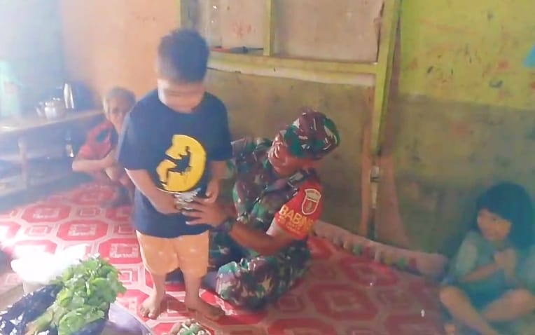 Peduli,Babinsa Koramil 0907/04 Tarut Bantu Kebutuhan Warga Binaan