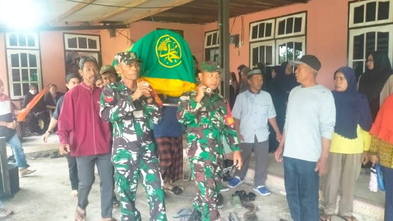 Bentuk Kepedulian, Babinsa Koramil 01/Penajam Takziah Ke Rumah Warga Binaan