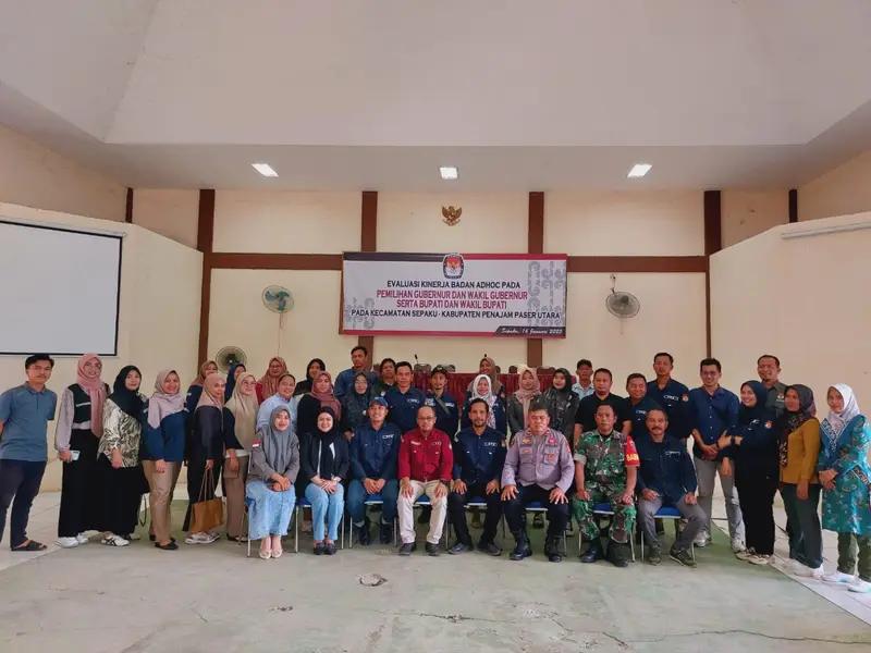 Babinsa koramil 04/Sepaku Hadiri Evaluasi Kinerja Badan Adhoc