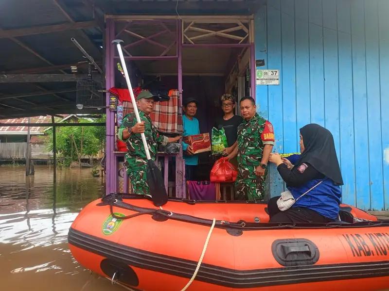 Bantuan Kemanusiaan Koramil 0909-01 Sangatta untuk Korban Banjir di Kutai Timur