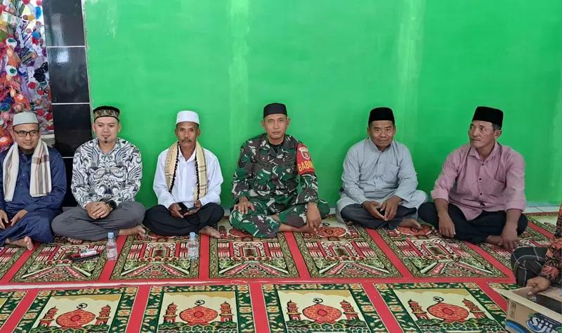 Babinsa Koramil 0908-02/Muara Badak Hadiri Peringatan Isra Mi’raj Nabi Muhammad SAW 1446 H/2025 M Di wilayah Binaan