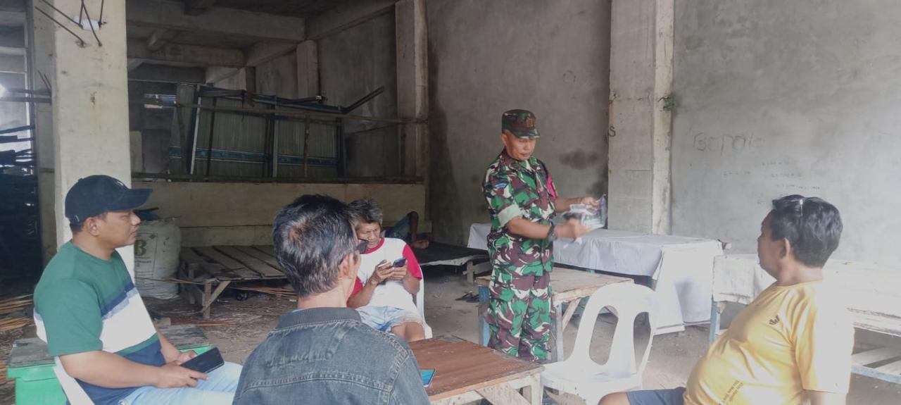 Sambangi Warga Binaan,Babinsa Koramil 0907/03 Tarbar Sosialisasikan Rekurtmen TNI AD