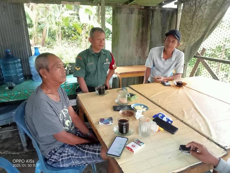 Demi Menjalin Hubungan Baik, Babinsa Koramil 0908-02/Muara Badak Laksanakan Komsos Dengan Warga Binaan
