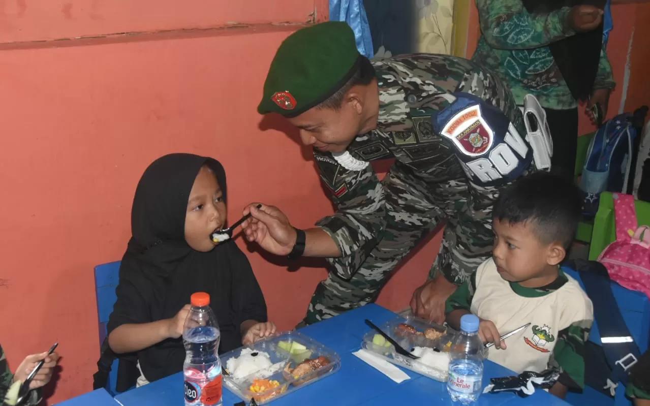 TNI Kawal Uji Coba Makan Bergizi di HST