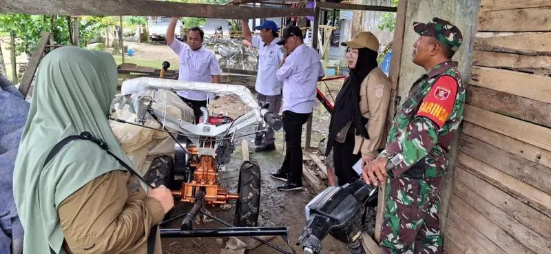 Babinsa Koramil 0908-03/Anggana Dampingi Dinas Pertanian Pengecekan Bantuan Alsintan