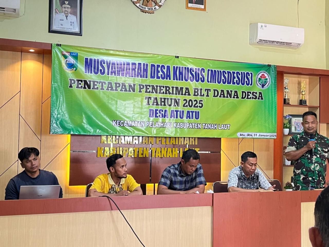 Personel Kodim 1009/Tanah Laut Menghadiri Musyawarah Desa Khusus Penetapan Calon Penerima BLT Tahun 2025