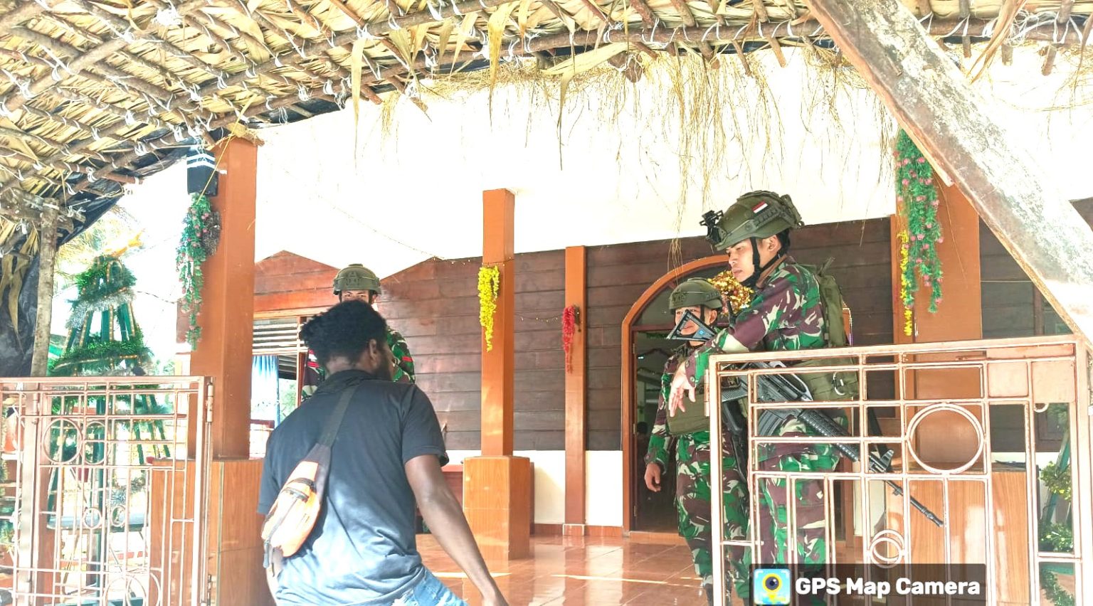 Tingkatkan Keamanan, Satgas Yonif 611/Awang Long Gelar Pengamanan Sekaligus Ibadah Bersama