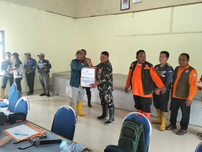 Danpos Jejangkit Dampingi Plt. Kepala BPBD Barito Kuala Salurkan Bantuan Sosial ke 7 Desa di Kecamatan Jejangkit